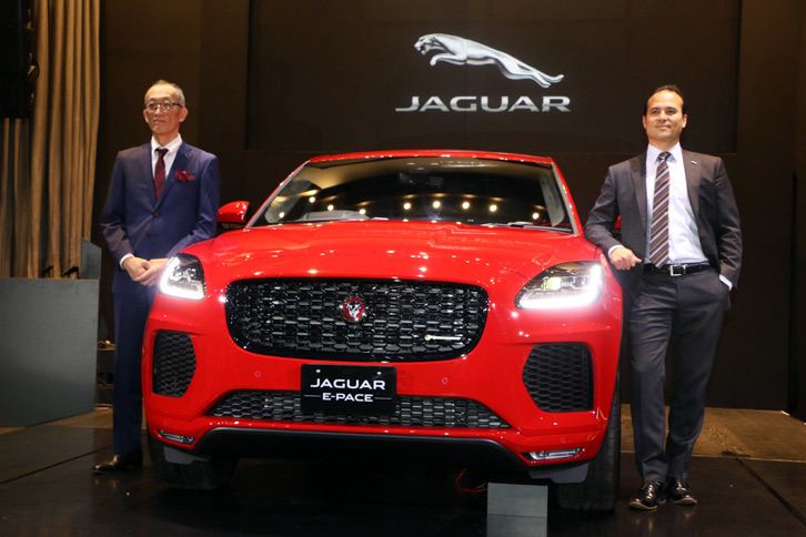 ジャガー・ランドローバー・ジャパンのマグナス・ハンソン社長（右）と、マーケティング・広報部ディレクターの若林敬一氏（左）。 