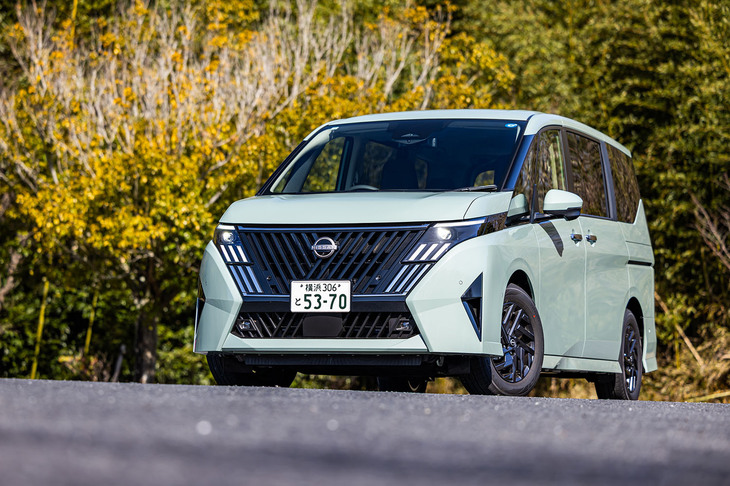 2025年12月に発表された日産のミニバン「セレナ」のマイナーチェンジモデルに試乗。今回は車両本体価格が377万5200円のFF車「セレナe-POWERハイウェイスターV」のステアリングを握った。