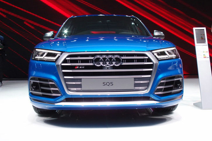 アウディSQ5