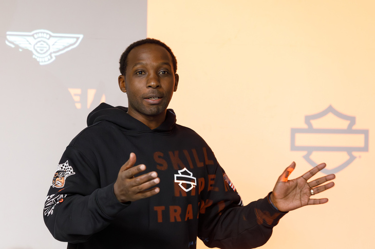 ハーレーダビッドソン ジャパンでマーケティングディレクターを務めるナカンジュ・モセス氏。「来たときよりもライディングがうまくなっていること、できることが増えていることが大事」と、レッスンの意義を語った。