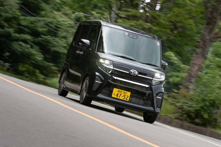 高張力鋼板の採用などにより、従来型よりもホワイトボディーの状態で40％の軽量化を実現。その一方で曲げ剛性が約30％アップしているという。