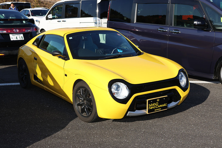 「ホンダS660ネオクラシック」。東京オートサロン2016に出展されて話題となり、東京国際カスタムカーコンテスト2016でグランプリに輝いたモデルを商品化。「ホンダS660」の外装パーツを変更することで完成するキットとして、2018年9月に発売された。