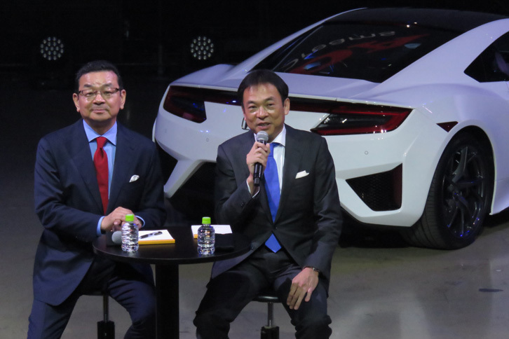 プレゼンテーション後の質疑応答には、本田技研工業の執行役員で、日本本部長を務める寺谷公良氏も参加。「日本での年間販売目標は100台。数は少ないが、その100台をていねいに販売していきたい」と語った。