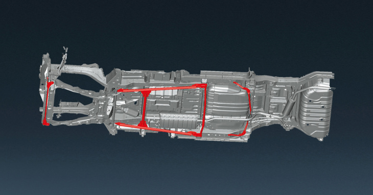 ボディー補強の個所など、同じ「AUTECHスポーツスペック」でも、Sハイブリッド車とe-POWER車ではチューニングの内容が異なる。