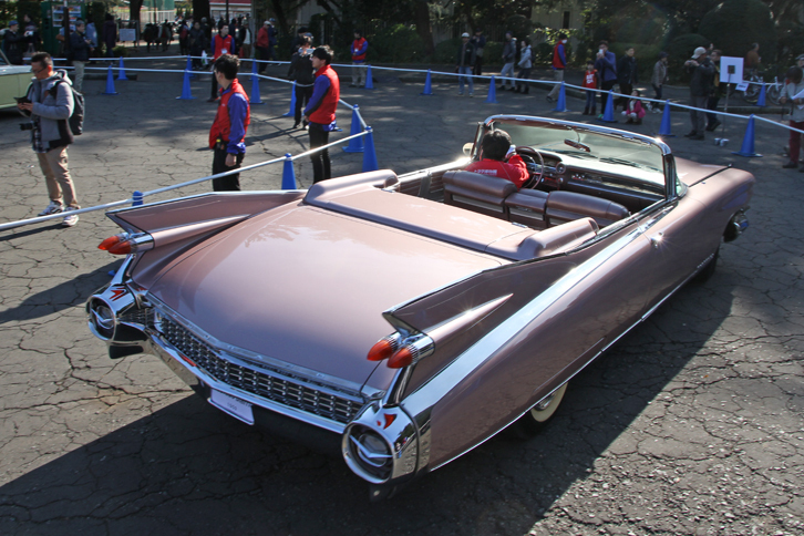 ジェット機や宇宙ロケットをイメージした1959年「キャデラック・エルドラド ビアリッツ」のテールエンド。安全対策上、今日では絶対に許されないデザインだ。