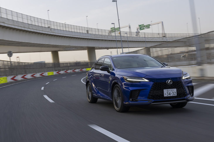 後輪操舵のセッティングも変更。スポーツモード時の前輪との同位相作動域を中速域にまで拡大させている。