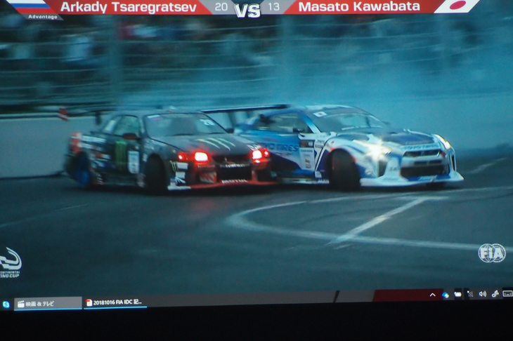 
	発表会で放映された、2017年大会のワンシーン。これはTSUISO（追走）と呼ばれる決勝トーナメントにあたるプログラムで、2台の対戦車両が同じコース内を同時に走り、技を競う。
	