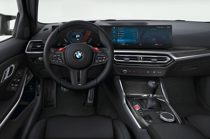 （※写真は左ハンドル車のもの）