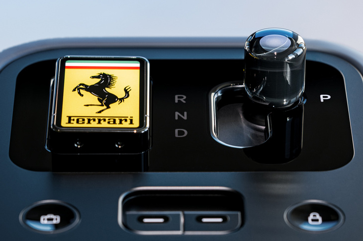 フェラーリ初の電気自動車「ルーチェ」。今回は、同車のインターフェイスにみる“価値観の転換”について考えてみた。