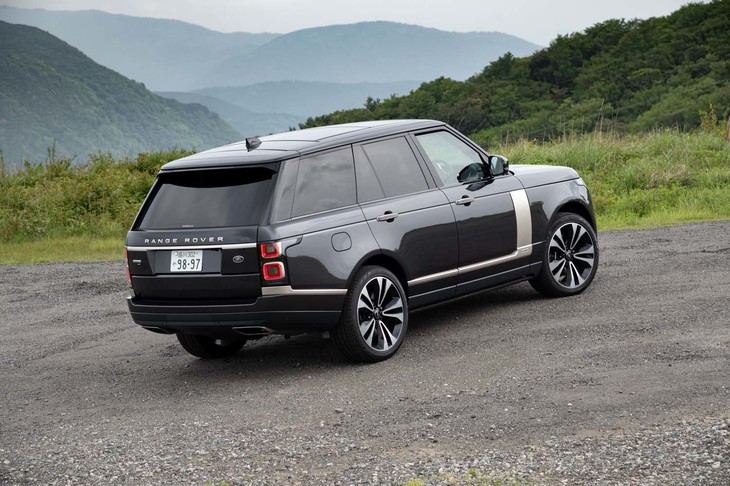 世界限定1970台のうち、国内には38台のみが導入される「レンジローバーFifty」。国内向けに独自に企画された「50thコレクション」という特別仕様車もある。