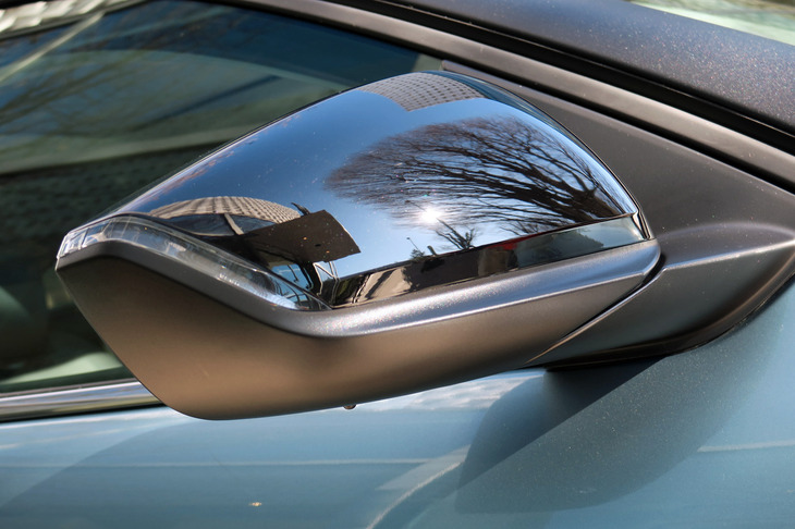 シトロエンE-C4エレクトリック（ドアミラー）