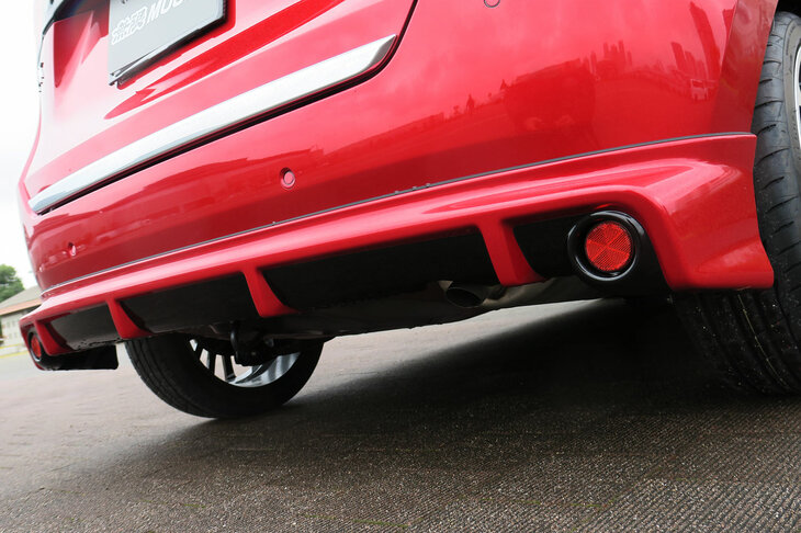 ホンダ・フィット リュクス 無限パーツ装着車（リアアンダースポイラー）