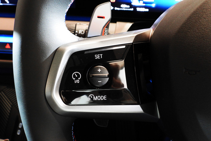 BMW X3 M50 xDrive（ステアリングスイッチ）