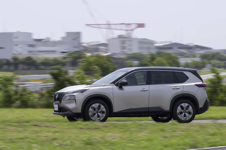 パワートレインの刷新によって先代モデルよりも静かな室内環境を実現。50km/h走行時の室内音が3dB低減し、全開加速時の会話のしやすさが17％向上したという。