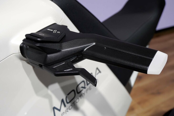 スズキ・モクバ