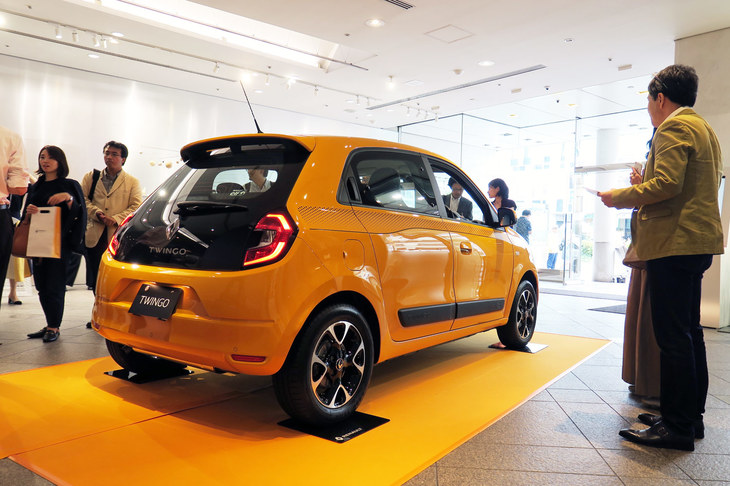 新しくなった「ルノー・トゥインゴ」のリアビュー。従来モデルからの変更点が気になる人は、関連ニュースをご覧あれ。