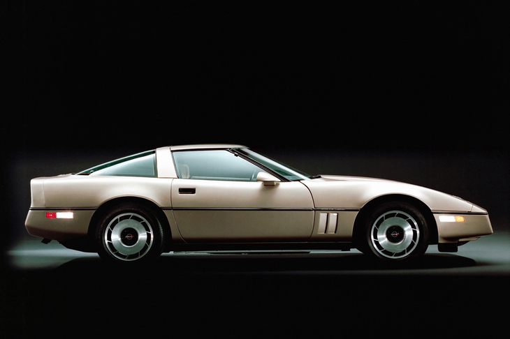 1983年末に登場したC4。このころには排ガス規制によるパワーダウンは完全に克服しており、車体設計の刷新によるコーナリング性能の向上に加え、ハイパワー路線への回帰が図られた。