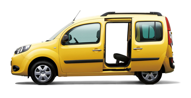 「ルノー・カングー」も両側にスライドドアを装備。フレンチMPVとしては先輩となるが、「リフター」＆「ベルランゴ」よりも少し小さい。