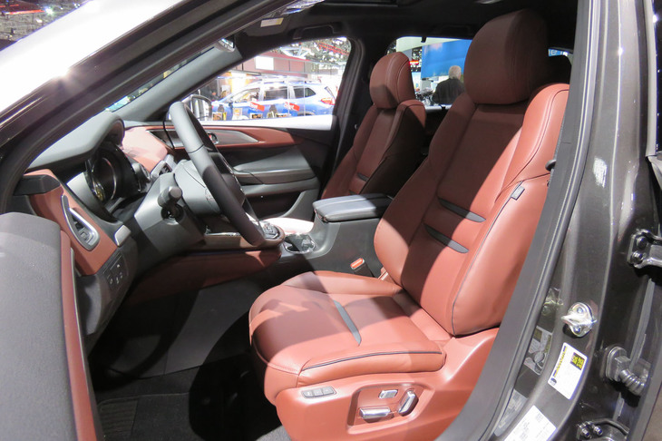 マツダCX-9（フロントシート）