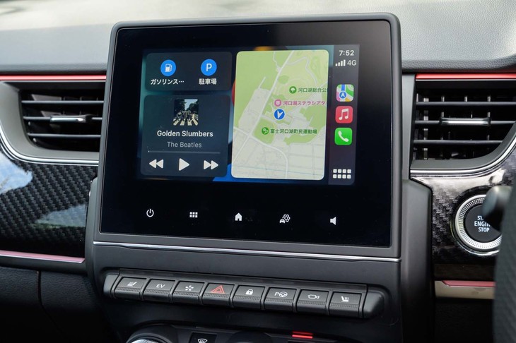 センタースクリーンは7インチと、このクラスとしては少しコンパクト。USB接続で「Apple CarPlay」と「Android Auto」が使える。