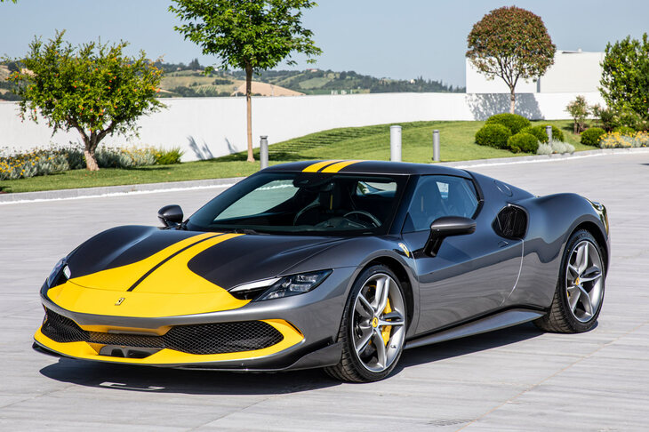 カラーリングにも「250LM」を模したスペシャルペイントが用意されている。　
	ほった「これ、フェラーリファンにとっては格好いいんですか？」　
	清水「……」