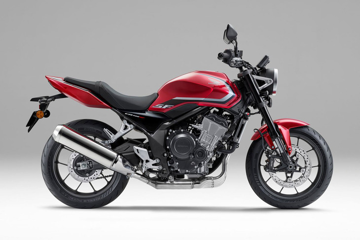CB400スーパーフォアE-Clutch（写真の車体色は「キャンディークロモスフィアレッド」）