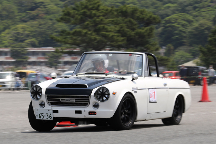 ディフェンディングチャンピオンの型式名SR311こと「ダットサン・フェアレディ2000」は、やはり連覇ならず3位だった。