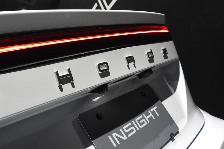 ホンダ・インサイト（「Honda」ロゴ）