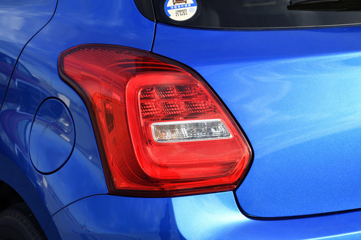 テールランプとストップランプもLEDとなる。