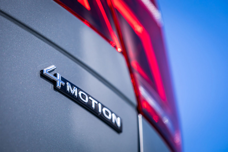 新たに導入された「ティグアンTSI 4MOTION」は3グレード展開。今回はスポーティーな専用内外装を採用するトップグレードの「Rライン」に試乗した。車両本体価格は581万6000円。