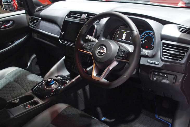 日産リーフ 90周年記念車