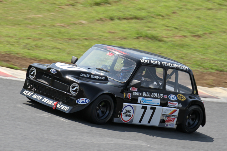 ぶっちぎりで優勝、前回に続いて最速ミニ日本一の座をキープした「ミニ・クラブマン」顔の「KAD TWINCAM」。ミニ版シルエットフォーミュラともいうべきMOTOクラスのマシンである。