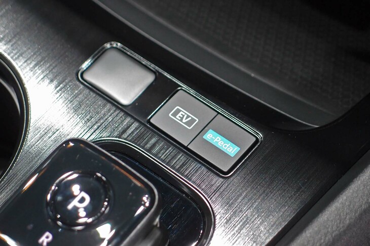 日産エクストレイルAUTECH e-4ORCE アドバンストパッケージ（EVモードのスイッチ）