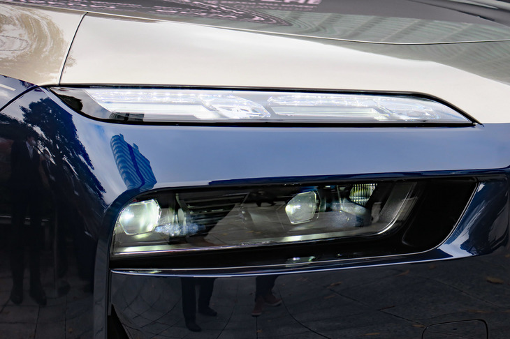 BMW i7 xDrive60eエクセレンス（ヘッドランプ）