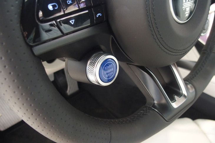 マセラティ・グラントゥーリズモ トロフェオ（ステアリングスイッチ）