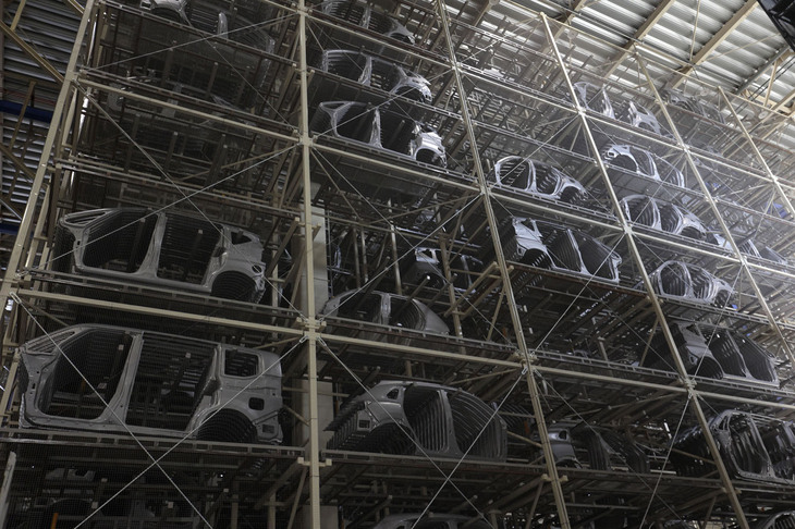 寄居工場でつくられるクルマのサイドパネル。同工場では現在、「シビック」や「ステップワゴン」「フリード」「ホンダe」が生産されている。