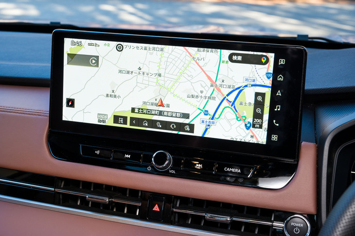 センターディスプレイはサイズが大きくなっただけでなく、ソフトウエアも進化。マップはGoogleの目的地検索に対応したほか、ストリートビューなども表示できるようになった。