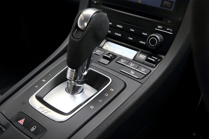 
	日本市場における「911カレラGTS」のトランスミッションはデュアルクラッチ式の7段AT（PDK）に限られる。
	