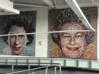 英国ガトウィック空港ターミナルにて。以下、今日の英国風情をかき立てる写真を少々。