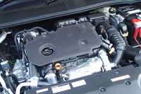 もしも「DS 4」を愛車にするのなら、私は最高出力130PSの1.5リッター直4ディーゼルエンジン搭載モデル「BlueHDi」を選ぶだろう。ディーゼル、大好きなので。