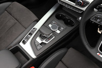 トランスミッションはデュアルクラッチ式ATの7段Sトロニック。高性能モデルの「S5／RS 5カブリオレ」にはトルコン式の8段ATが搭載される。