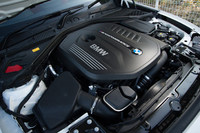 「M240i」に搭載される3リッター直6ターボエンジン。「M235i」のものより最高出力、最大トルクが高められているほか、燃費も改善されているという。