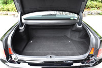 トランクルームの容量は484リッター。9.5インチのゴルフバッグが4つ収納できる。