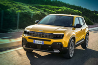 ヨーロッパ・カー・オブ・ザ・イヤー2023のイヤーカーに輝いた「ジープ・アベンジャー」。