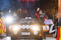 日本でもおなじみのヤリ-マティ・ラトバラ（写真向かって右）と、コ・ドライバーのヤンニ・フッシ（同左）。もともとはモデルとして活動していたフッシは、2022年にラリーにデビュー。短い期間に実力をつけ、サミ・パヤリやヘイキ・コバライネンとコンビを組んだことも。