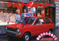 「アルト」のヒットで軽の主流がボンバンになったため、1981年には商用車にも2％の物品税が課せられることになった。しかし2座ならば課税対象外であることに目をつけ、すかさず追加された2座仕様。従来からの4座仕様は49万円となったが、2座仕様は47万円を死守した。