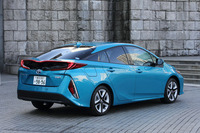 
	2016年3月のニューヨーク国際オートショーでデビューした、新型「プリウスPHV」。1年近くが経過した2017年2月、国内での販売がスタートした。
	