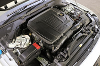 最高出力300PSを発生する2リッター直4ターボエンジン。2021年モデルでは、エンジンの設定から過給機付きの3リッターV6が消滅し、ガソリン、ディーゼルともに2リッター直4ターボのみの設定となった。