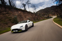 「ヴァンテージ」には3つのモードから減衰力特性を選ぶことができるアダプティブダンピングシステムが搭載されている。