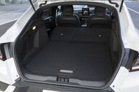 荷室の容量は480リッター。ゴルフバッグは5人乗車時に2つ、後席格納時には3つ積載できる。
